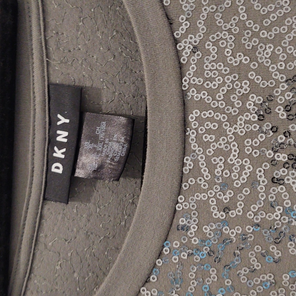 DKNY - Picture 2 of 3